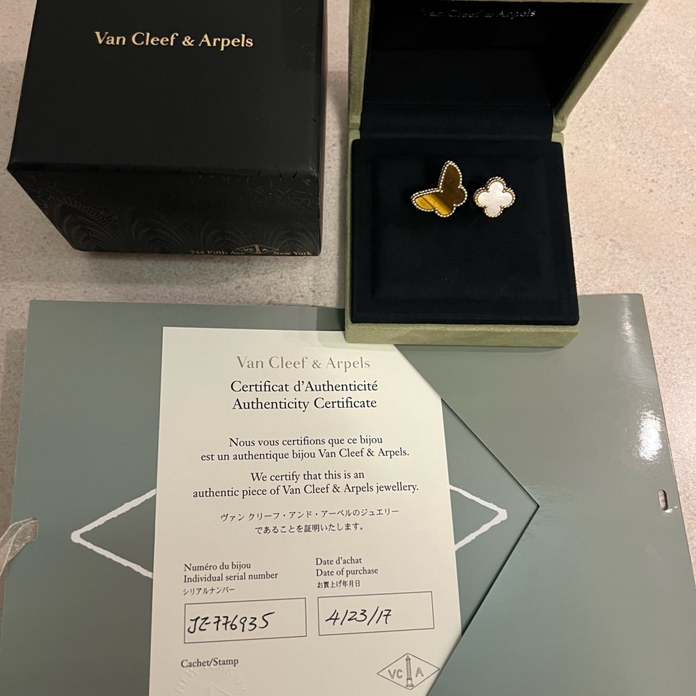 Van Cleef & Arpels lucky between the finger ring